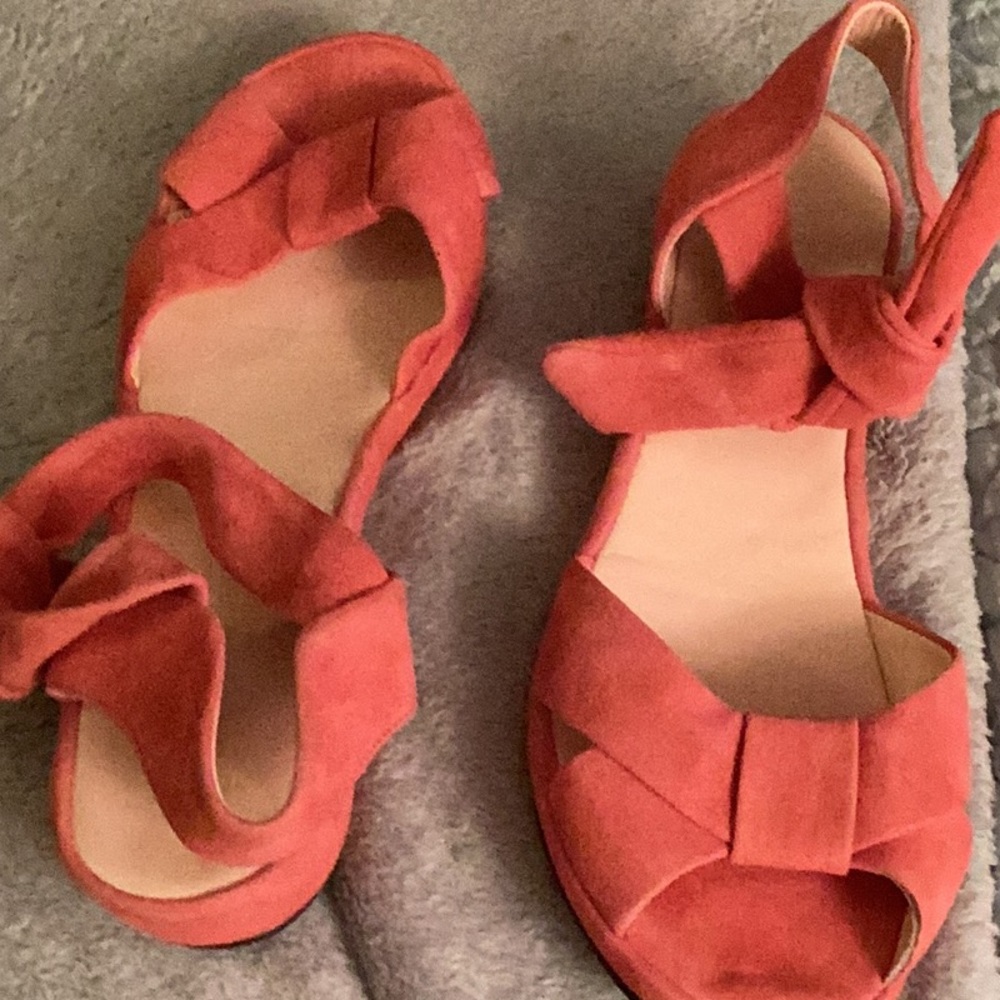 Sandals. Suede. Never worn. Pink. Stunning! New